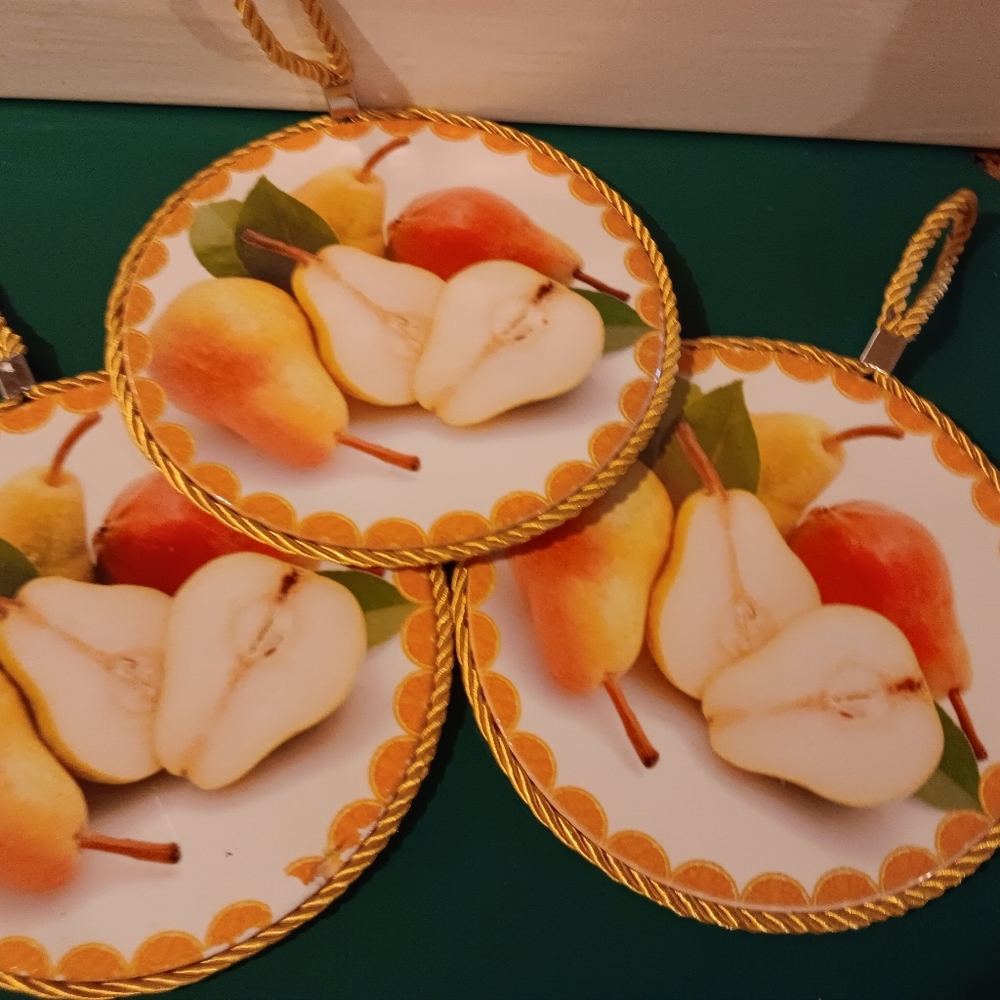 3 Vintage pot rest